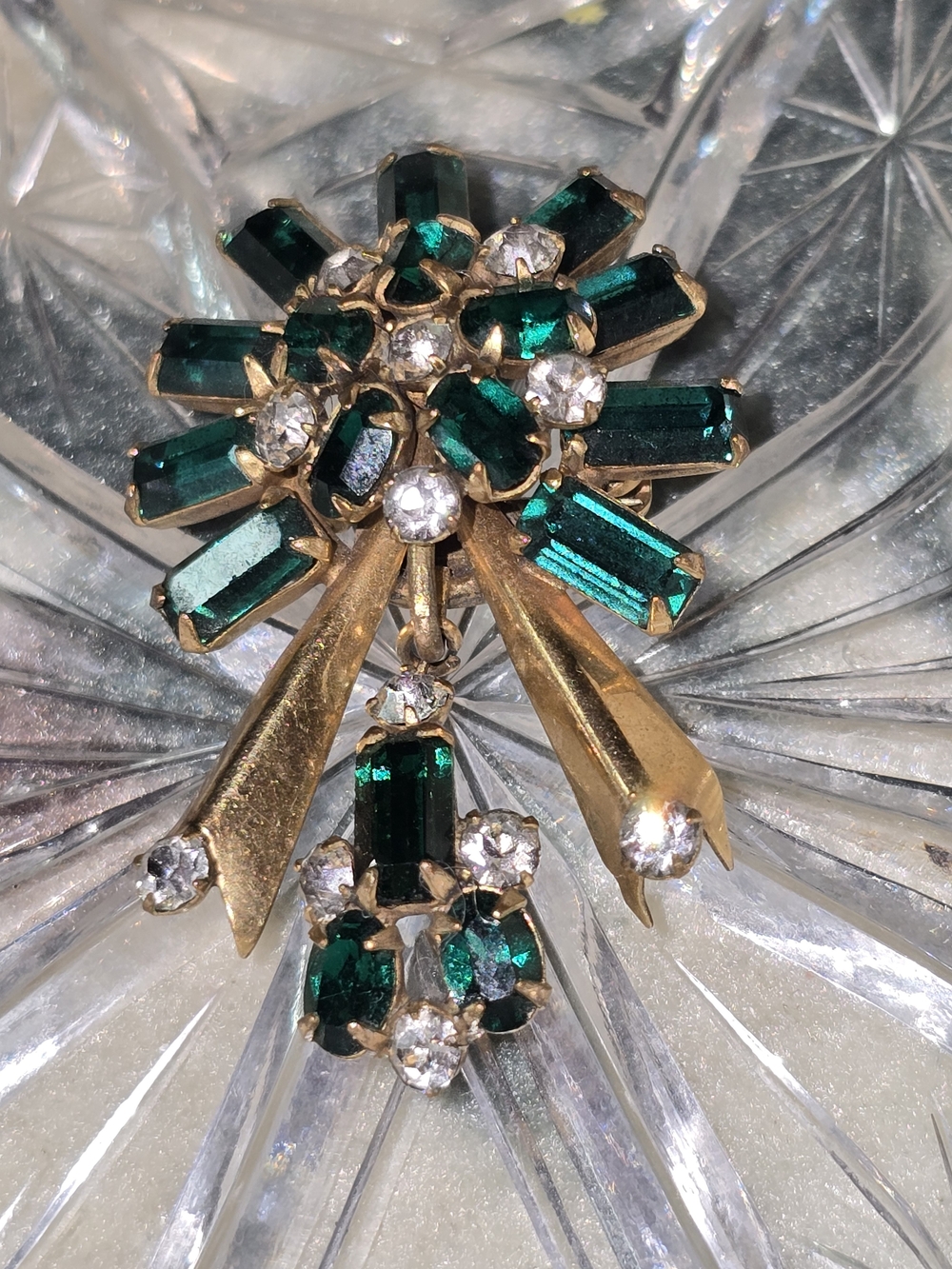 12K Gold Filled Uranium Glass Emerald Green Crystal Bouquet Brooch 1.75"